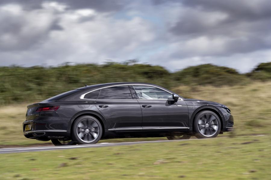  Volkswagen Arteon 4Motion Elegance 2017 года  (UK) (фото 38 из 41)